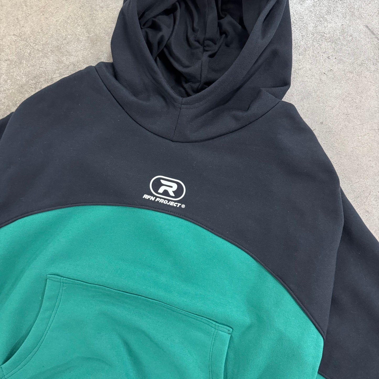 Buzo CROP c/Capucha RFN - Negro/Verde
